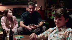 Dirty john is a true crime podcast based on the life of john michael meehan. Dirty John Netflix Offizielle Webseite