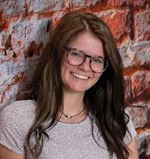 Naomi Barnes's Instagram, Twitter & Facebook