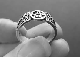 Pentagram Triquetra Ring Celtic Ring With Centre Pentagram Silverfireuk Displaying a pentagram with the three points of a celtic triquetra at its center. new triquetra pentagram ring unisex