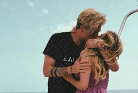 Nicolò zaniolo (born 2 july 1999) is an italian footballer who plays as a central attacking midfielder for italian club roma. Zaniolo E Sara Scaperrotta Tatuaggio Nuovo E Dichiarazione