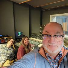 Robert Hitz (@robert_hitz_studio) • Instagram photos and videos