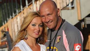 From wikimedia commons, the free media repository. Walter Zenga Il Retroscena Sugli Assegni E La Villa E Su Raluca