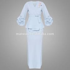 Kalau kamu mau menggunakan perpaduan warna ini, mungkin bisa digunakan ke acara yang formal ya. Kebaya Beaded Panjang Puff Sleeve Kurung 2017 Baju Muslim Biru Muda Baju Kurung Dan Baju Melayu Buy Desain Manik Manik Baju Kurung Baju Kurung Dan Kebaya Jilbab Baju Kurung Product On Alibaba Com