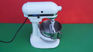 Le robot pâtissier à bol relevable très résistant de 4,8 l est un outil professionnel idéal pour mixer de grandes quantités d'ingrédients, équipé d'un bol en acier inoxydable amovible. Stand Mixer Kitchenaid Heavy Duty Ksm5 100v Youtube