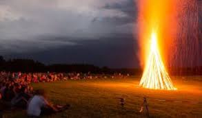 Als sommersonnenwende, sonnenwende oder sommernachtsgleiche wird der tag zwischen dem 20. Sommeranfang 2020 Am 21 Juni Rituale Und Brauche Was Steckt Hinter Der Mysteriosen Sommersonnenwende News De