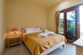Siang bolong, pasangan ini saling tindih di tengah taman. Dicky Guest House 2 Batu Bolong Canggu Oppdaterte Priser For 2021