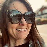 Joann Cerra's Instagram, Twitter & Facebook