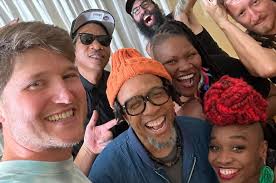 ArrestedDevelopment played for 20,000 people in downtown Schenectady, New  York last night & a half dozen police had to escort us from the stage.  Absolute pandemonium!! (Just how we like it) 🤪