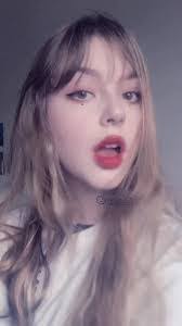 Annie Magee's Instagram, Twitter & Facebook