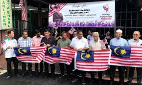 Pada bendera malaysia menggambarkan satu haluan yang lurus, hala tuju yang sama dan arah yang sama. Jalur Gemilang Terbalik Perlu Tindakan Lebih Keras
