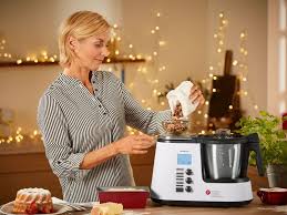 The device currently costs 338.53 euros at a reduced price. Silvercrest Skmk Monsieur Cuisine 1200 Von Lidl Im Angebot Was Kann Die Kuchenmaschine Kuchenfinder