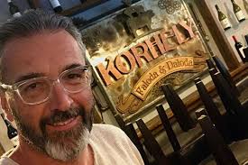 He became notorious during the 1990s for committing a string of undercover gentleman robberies in and around budapest, hungary. Ambrus Attila Es Ritkan Latott Felesege A 20 Evvel Fiatalabb Rekaval Evek Ota Boldogok Hazai Sztar Femina