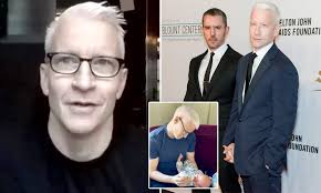 Anderson cooper has officially split from his longtime boyfriend, benjamin maisani. Anderson Cooper Opens Up About Why He Asked His Ex Benjamin Maisani To Help Raise His Son Daily Mail Online