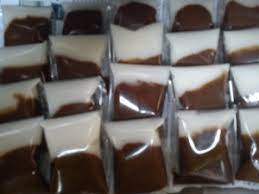 Meskipun tidak mengenyangkan di perut tapi setidaknya kue ini memberikan rasa yang manis di lidah. Cara Membuat Hunkwe Cokelat Enak Nikmat