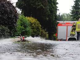 Im solebecken schwebt man hingegen wie im toten meer auf dem. Heilbronn Gewitterzelle Sorgt Fur Verheerendes Chaos Heilbronn