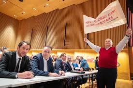 Das ist das motto unseres parteitages. Parteitag Der Spo Tirol Dornauer Erhielt 85 Prozent Und Eine Ruge News Orf At