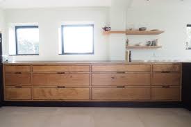 Handleless Heart Oak Finger Jointed Danish Kitchen With Sapele Black Stained Veneer Handleless Kitchen Bungalow Kitchen Modern Kitchen Design