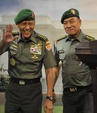 .susilo bambang yudhoyono mendapatkan anugerah jenderal besar susilo bambang yudhoyono (sby), kata moeldoko sebagaimana namun sby menolak usulan moeldoko tersebut. Sby Lantik Moeldoko Ksad Baru