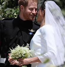 Duchess kate's custom bouquet was absolutely stunning, just like the rest of the royal wedding! Meghan Markle V Kate Middleton Wedding Bouquet Meaning Of Both Brides Flowers Compared Express Co Uk
