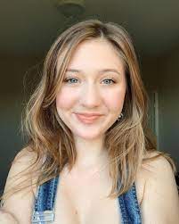 Jordan Burton - Free pics, galleries & more at Babepedia
