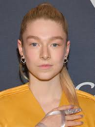 Schafer yemek takımı, tencereleri ve daha fazlasıyla ilgili şikayetlerinizi siz de bizlerle paylaşabilirsiniz. Hunter Schafer Wore A Swarovski Encrusted Finger To A 2020 Golden Globes After Party Allure