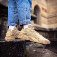 Dotata di tecnologia futurenatural, l'ultima innovazione nelle scarpe da basket. Adidas Originals Streetball Savannah Adidas Originals Adidas Nike