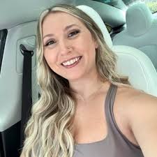 Bailey Barton (@_baileybarton)