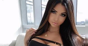 Linja perfekte dhe shumë tunduese/ Fotot më përvëluese të Eriana Blanco