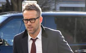 Know more male celebrities who have the best eyes? 21 Celebrities Who Look Really Different Wearing Glasses Cafemom Com