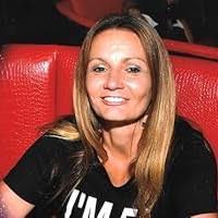 Tara Oakes's Instagram, Twitter & Facebook