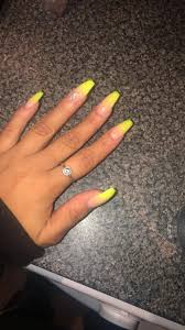 Yellow acrylic nails ideas,✅ we take a look at some of the most innovative ways to style them, from ombre to short nails, coffin, square and glitter designs. Neon Yellow Ombre Acrylic Nails Neon Yellow Glitter Ombre Glitter Nails Acrylic Ombre Nails Glitter Glitter Fade Nails