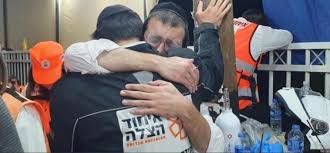 מספר רב של הרוגים ולמעלה ממאה וחמישים פצועים בהם עשרות במצב אנוש כתוצאה מדוחק אדיר במהלך ההדלקה של האדמור מתולדות אהרון במירון. Yo93rgrjjclaam