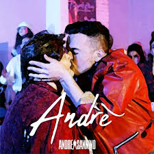 Io sono salito con la mia famiglia sull'aliscafo dopo una serata bellissima a procida, col mio. Andrea Sannino On Tidal