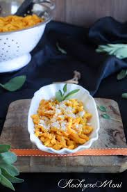 Kasespatzle Mal Anders Kurbisspatzle Mit Salbeibutter Und Parmesan Kurbisspatzle Rezepte Kurbis Rezepte Einfach