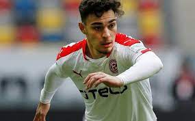 Kaan ayhans vater, erol ayhan, stammt aus iğdır und seine mutter, nesrin ayhan, aus maçka. 2 Bundesliga Vater Von Kaan Ayhan Gibt Angebote Von Diversen Klubs News Fussballdaten