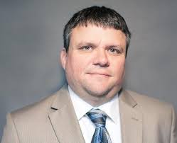 Aaron Lueck's Instagram, Twitter & Facebook