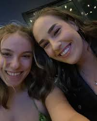 ᗷETᕼ ᑕOᗰᑭTOᑎ