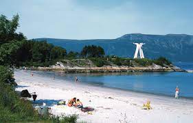 Hareid — blason de hareid localisation de hareid dans le møre og romsdal … hareid — original name in latin hareid name in other language hareid, indre hareid, midtre hareid, ytre hareid state. Hareid Store Norske Leksikon