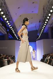 Design Students Wow Fashion Greats At Fit S The Future Of Fashion Runway Show Photos Fashion Runway Show Fashion Runway Fashion