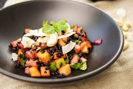 Schwarzer Reis Salat Mit Mango Und Apfel Recipe Elle Republic Rezept Schwarzer Reis Mango Salat Salat Mit