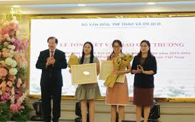 Trao giải cuộc thi sáng tác kịch bản phim kỷ niệm 100 năm thành lập Đảng -  Tin mới - Xã Thanh Ninh