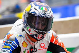 Ia mencoba memberi bantuan dengan melelang helm balap yang dipakainya pada musim 2018. Motogp