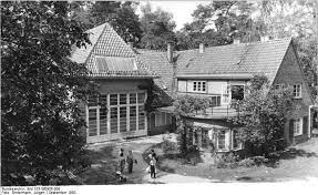Güstrow ist eine kleine stadt, doch sie hat drei besonderheiten: Datei Bundesarchiv Bild 183 W0906 008 Gustrow Ernst Barlach Gedenkstatte Jpg Wikipedia