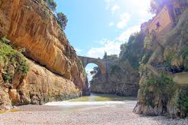 Il fiordo è costituito da una profonda spaccatura nella roccia. Amalfi Coast Hiking Fiordo Di Furore Hiking Trail On The Amalfi Coast Living Amalfi