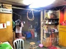 Aku sudah menikah sejak setahun lalu.dan aku sangat mencintai istriku.namanya indah tetapi aku segera tersadar, bahwa pemandangan amboi di hadapannya itu memang tersedia untukku, terlepas itu milik ibu mertuaku sendiri. Budak 10 Tahun Bunuh Diri Demi Ibu