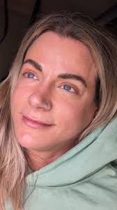 She's a bold baddie with brows to match💪😍 I love helping each person  create the style that give them the most confidence! , Whether it's dainty  and demure, or bold and beautiful, I want to help you ...