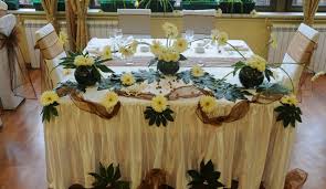 Probajte našu piletinu u beozobraznom sosu, soma u belom vinu ili pak svinjsko pečenje ili nešto sa širokog izbora jela sa roštilja. Restoran Cukaricki San Beograd Beogradskog Bataljona 25 Banovo Brdo