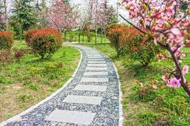 Überlege dir, wie du deine wege funktional und trotzdem ansprechend anlegen kannst. Gartenweg Gestalten So Muss Das
