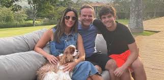 Ancora un problema fisico per l'attaccante del dentil praia clube che in accordo con il club si sottopone a un. Com Bolo De Capacete Rubinho Comemora 49 Anos Ao Paloma Tocci Shotoe