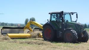 Buy cap 1 863 810 730 fendt with delivery. Grasernte In Bayern Fendt 313 Vario Roc Rt 730 Bandschwader Youtube